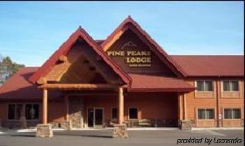 Pine Peaks Lodge And Suites Cross Lake Екстер'єр фото