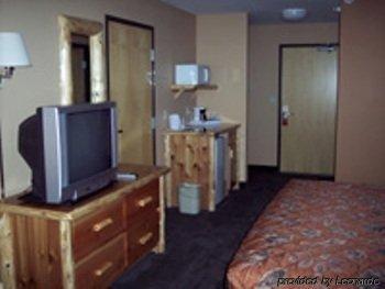 Pine Peaks Lodge & Suites Cross Lake Екстер'єр фото